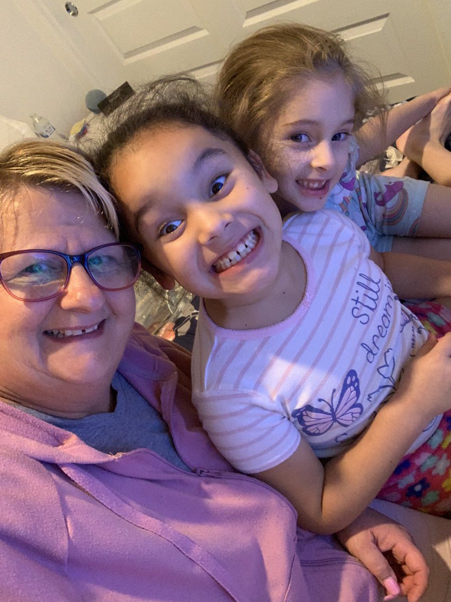 desiree_barham's tweet photo. Me and my girls are having a coloring party in my bedroom https://t.co/wPWtpWvuGL