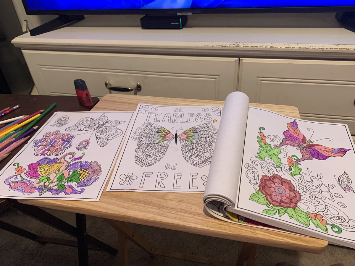 desiree_barham's tweet photo. Me and my girls are having a coloring party in my bedroom https://t.co/wPWtpWvuGL