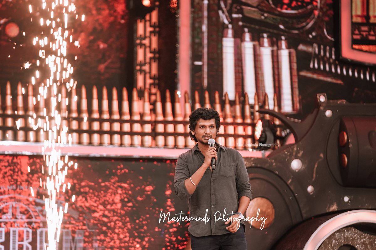 mastermindswed's tweet photo. Captain of the Ship @Dir_Lokesh

 Shotby : @mastermindswed

#vikramaudiolaunch #vikramfromjune3 #kamalhaasanvikram #fahadhfaasil #kamalhaasan #vikram #surya #lokeshkanagaraj #vijaysethupathi #anirudh #redgiants #udhaynidhistalin #vijaytv #rajkamalfilmsinternational #fahadfasil https://t.co/J8bjgGrF6j