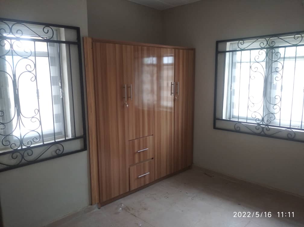 Komoo_OmoObokun's tweet photo. FOR LETTING 
Newly built 2-bedroom flat with Pop in the sitting room and dining room at Aratumi, off Akede Iyaloja road,close to Ona Baba Ona,  Osogbo. 
Rent ;#270,000.
08101826057
@inside_Ife @InsideOsogbo @ilegbe @rheny_glamour https://t.co/TPhRHDodFL