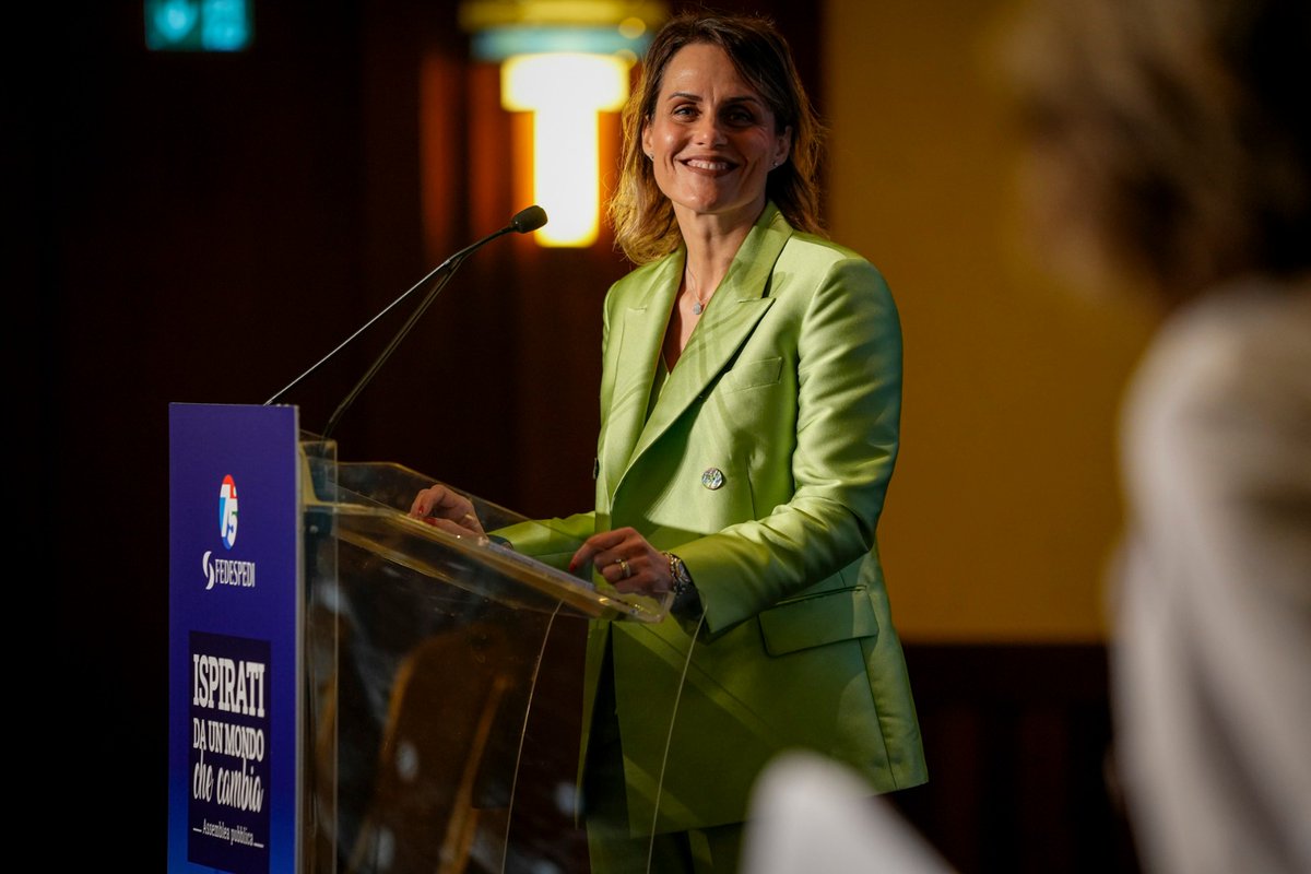 fedespedi's tweet photo. Silvia Moretto, Presidente #Fedespedi “Ispirati da un mondo che cambia è il titolo scelto per rimarcare due temi: ispirazione e cambiamento. Le imprese di spedizioni hanno mostrato che sono capaci di reagire con resilienza e coraggio, fattori identitari del settore"
#Fedespedi75 https://t.co/uhMQ0tpjbz