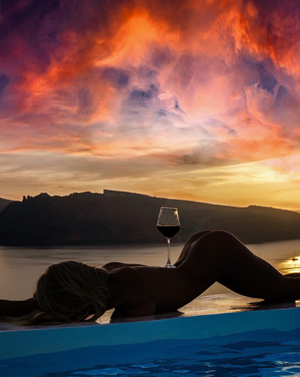 Ajgfilmp's tweet photo. Life is to short to drink bad wine 🍷 😜😍
@everhartxo
@Ajgfilmp
@ajgfilmproductions
#artgallery #artwork #wine #winetime #sunset #sunsetarroundetheworld #sunsetaddict #wineclock #winetesting #marissaeverhart #ajgfilmproductions https://t.co/wsOOFrZKUL