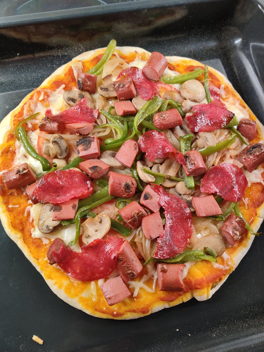 German_D_S's tweet photo. @funontheride #BitcoinPizzaDay en familia. Con los ingredientes que pidió Laszlo Hanyecz en el foro. https://t.co/wTSREGPchM