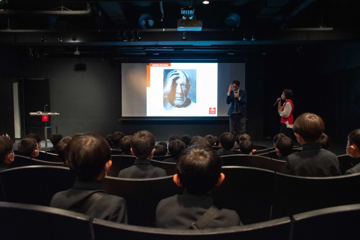 CervantesTokio's tweet photo. Nos visitaron los alumnos de la escuela primaria GYOSEI del barrio de Chiyoda-ku. Esperamos que hayan disfrutado la visita aprendiendo cultura en español.
.
.
#gyosei #español #cultura
#institutocervantestokio https://t.co/GROpGAv359