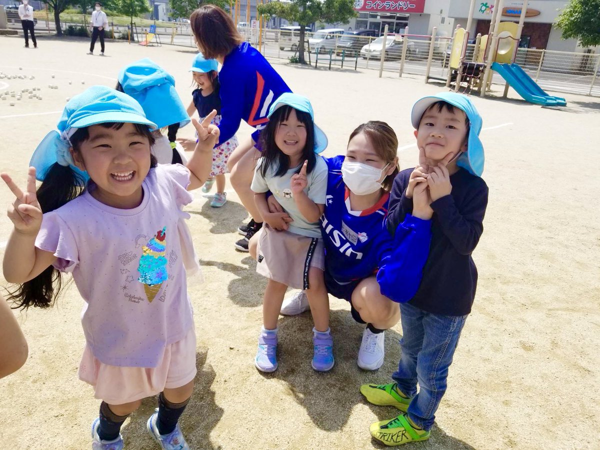 aisinwings's tweet photo. 安城市制施行70周年の記念事業として安城市内の保育園を訪問👦👧！

ボール運びリレーや玉入れなどをして元気いっぱいな園児たちと楽しく交流しました🏀！

5〜6月にて、あと市内10つの保育園を訪問予定！！今後もお楽しみに〜🤭💗

#安城市 #保育課  #イベント
#アイシンウィングス
#wリーグ #wjbl https://t.co/9H3JNYx6KB