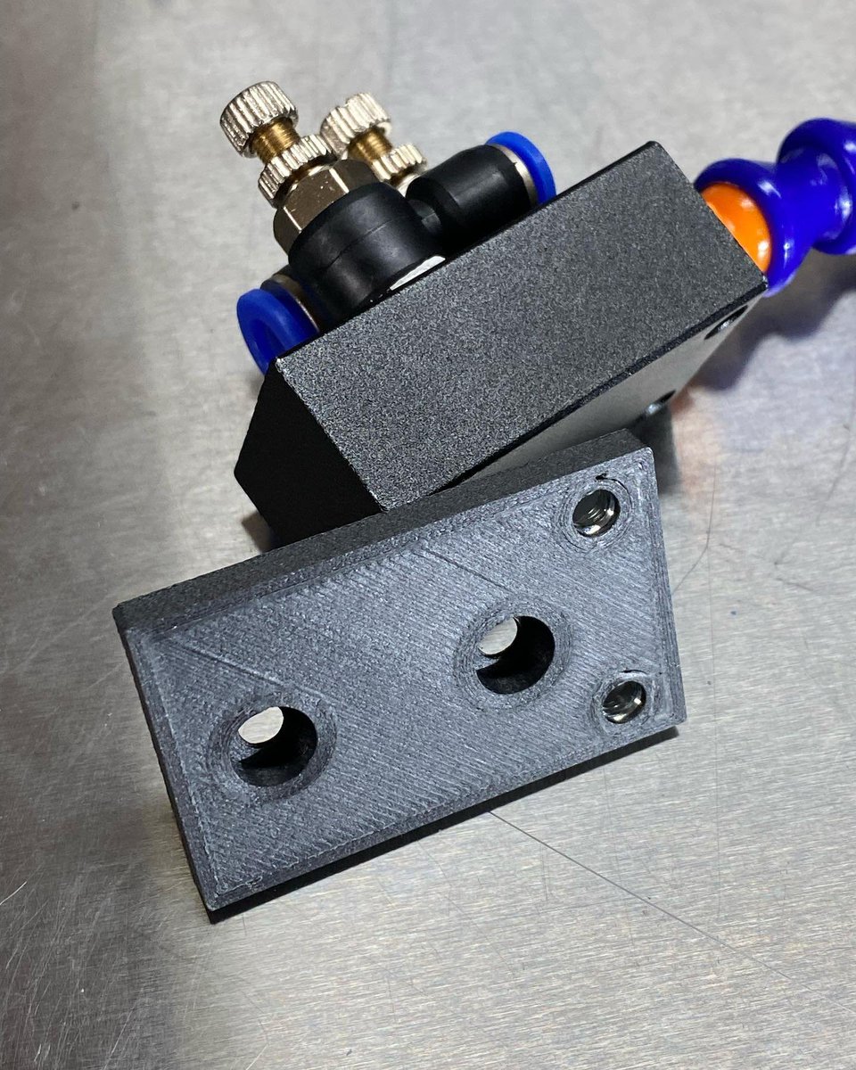 QIDI_3dprinter's tweet photo. 💡The first useful 3D printer part made by @rc_khaos(ins) for his CNC machine. It's a first, but it's still a great job.
💙If anyone is also printing functional printed parts, feel free to share with #qidi.
#3d #3dprinting #3dprinted #3dprinter #3dprint #3dcreate #3dmodel https://t.co/lRl78KkEv3