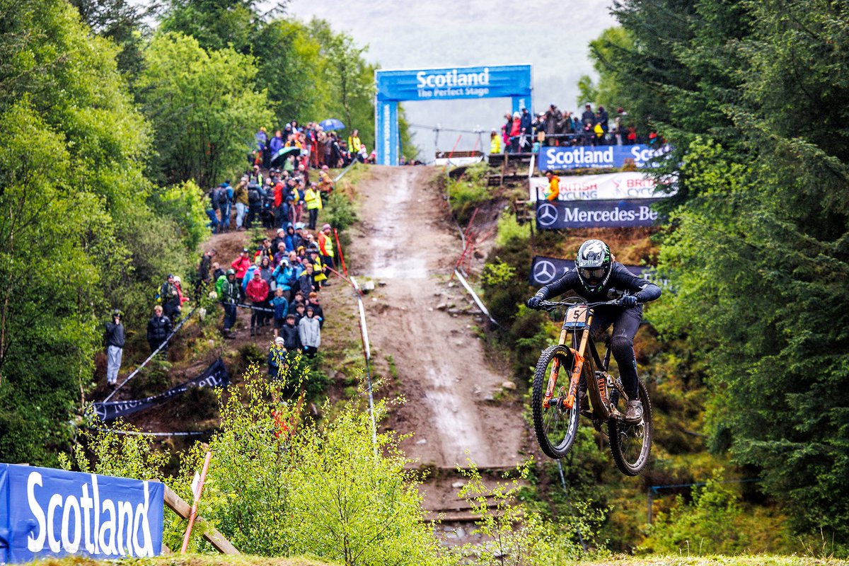 bikeonscott's tweet photo. Dylan put in a stormer of a run, finishing 12th in Fort William – his best result ever. 🔥

Marine came in 6th after a mistake in the woods. 

#NOSHORTCUTS #SCOTTbikes #DHWC
📸: Sven Martin https://t.co/3FUNixCHXz