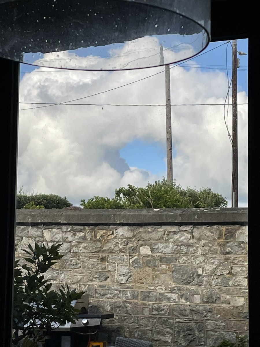 oconojoe's tweet image. The universe telling me I should have a doughnut 🍩 this morning!