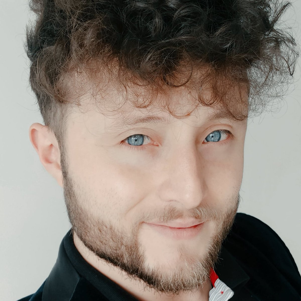 AlvarezYeison1's tweet photo. #NuevaFotoDePerfil #BlueEyes  #BlauAzulBlue #Gentelman #NewProfilePic #Mondayvibes #Mondayblues #MondayMotivation https://t.co/0kzXoQOdjk
