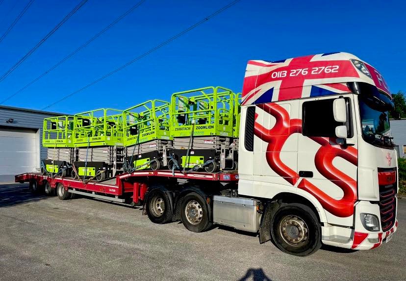 PCSLeeds's tweet image. Nice load of brand new scissor lifts ready for delivery to new customers #wearepcs