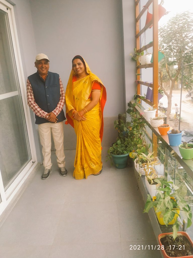 NarkeshY's tweet photo. आज हमारी शादी के  28साल  पूरे  हुए  श्री राधे  रानी अपना आशीर्वाद  बनाये  रखने https://t.co/305vNtnO7O