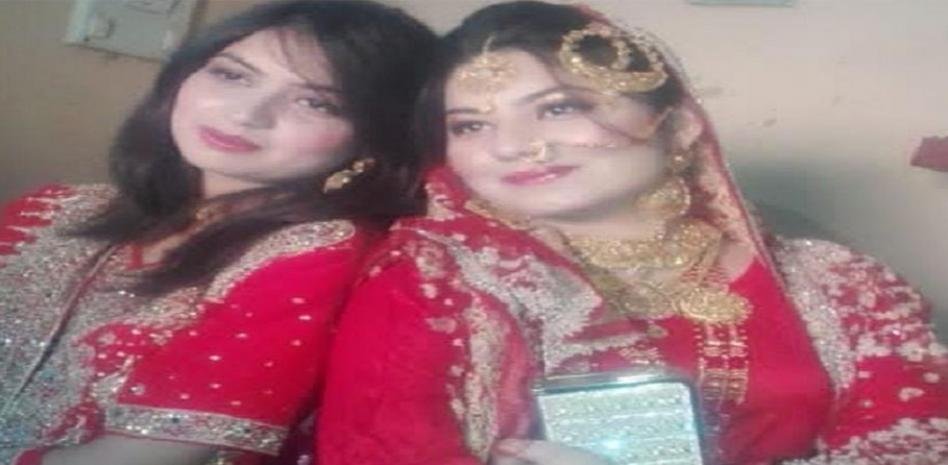 LaVanguardia's tweet photo. 🔴🔴#ÚLTIMAHORA Dos hermanas españolas son torturadas y asesinadas en Pakistán al rechazar el matrimonio concertado por sus padres

Uruj Abbas, de 21 años, y Anisa Abbas, de 24, fueron asesinadas por seis hombres de su propia familia. ✍️@jojo_tutu 
https://t.co/hvapxexczD https://t.co/MS9p2uCtyG
