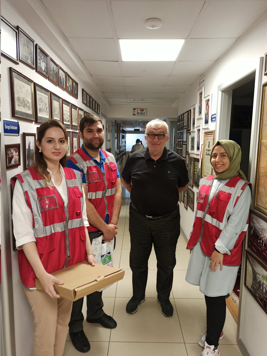 Bugün çok sevindik. Sebep?
Çünkü; <a href="/BahcelievlerBel/">Bahçelievler Belediyesi 🇹🇷</a> Başk. <a href="/DrHakanBahadir/">Dr.Hakan Bahadır🇹🇷</a> Bey'in Talimatı ile 3 güzel insan Sevdenur, Cemre ve Hüseyin Derneğimizi ziyarete geldiler. Sorular çok ilginç; bir ihtiyaç varmı, size ne tür katkılar verebiliriz? Teşekkürler sayın başkan <a href="/GokselE/">Göksel ERDEM 🇹🇷</a> <a href="/nkulunk/">Nejdet Külünk</a>