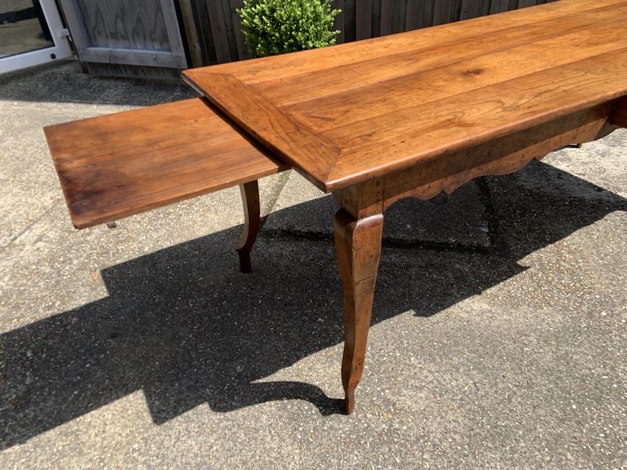 AntiqueTables1's tweet photo. Louis XV Cherry Dining Table With Bread Slide
https://t.co/MRCkN8VPiS
#cherrydiningtable #louisdiningtable #antiquediningtable #antiquefurniture #interiordesign #homedecor #design https://t.co/yCPwjtL5Uk