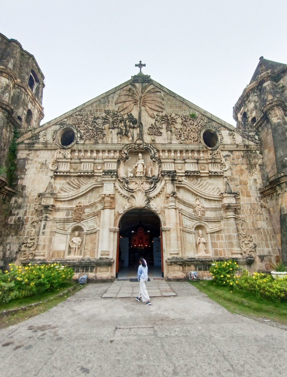 the6throck's tweet photo. Miagao church. A UNESCO World Heritage site.
#wheniniloilo #iloilo https://t.co/hpF6CRi9CW