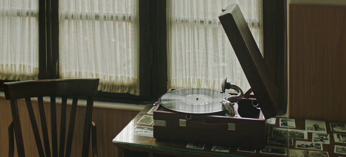 m_vahdani's tweet image. جوایز دوازدهمین ‌آکادمی فیلم کوتاه ایران (ایسفا) معرفی شدند/
چهار تندیس برای آخرین لالایی در تهران:
‌📍تندیس بهترین فیلمنامه اقتباسی: محمد وحدانی 
📍تندیس بهترین طراحی صحنه: کیوان مقدم
📍تندیس بهترین فیلم‌برداری: پویان آقابابایی
‌‌📍تندیس بهترین موسیقی: اشکان فخاری، سهیل بهنام‌