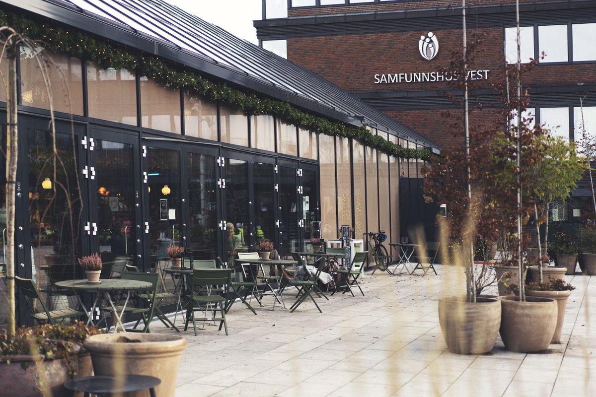 Norwegian <a href="/lpoarkitekter/">LPO arkitekter</a> strive to create good, holistic solutions for users and society. As a background, the façade of the glass pavilion made of our #OKATECH insulating glass with copper interlayer sets special visual accents. @okaluxofficial an instagram.com/p/Cds7b_ysriL/…