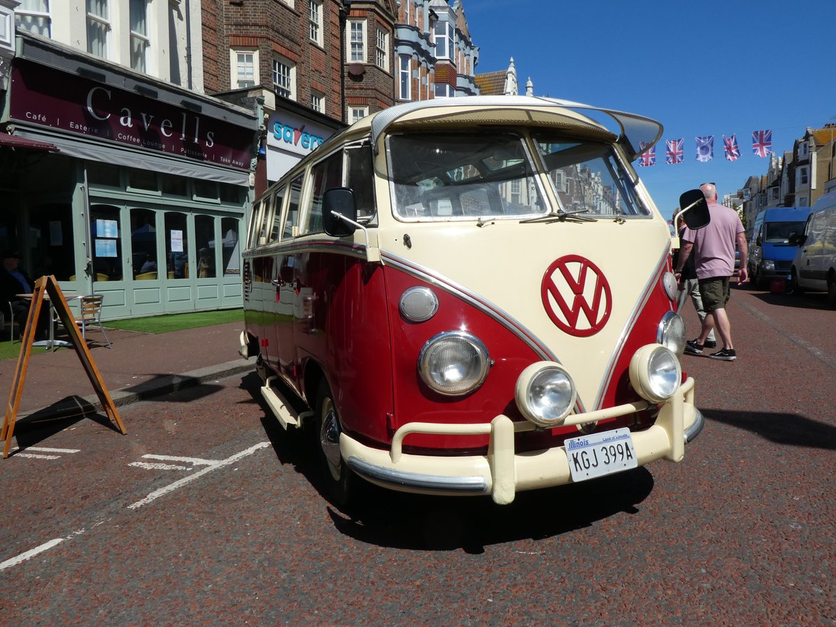 AndrewVoyce4's tweet photo. 1963 split screen left hand drive VW camper, same as I bought at the American Express in Amsterdam and drove to Copenhagen and back, in 1971 (at least I think it was 1971). https://t.co/qe8AHAP8vz