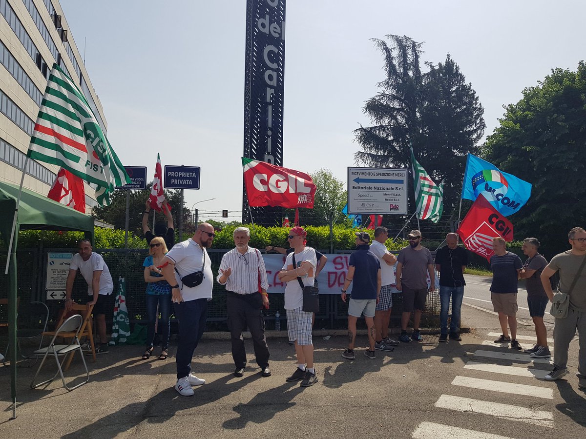 CgilBologna's tweet photo. 💪💪💪 Non siamo carta da riciclo!!! Davanti alla sede de Il Resto del Carlino con la #SlcCgil e i lavoratori #Rotopress in presidio permanente per la difesa della propria dignità‼ https://t.co/tv6G1m8mys
Slc Cgil Emilia Romagna
Slc Cgil Nazionale https://t.co/EJsMmeELbt