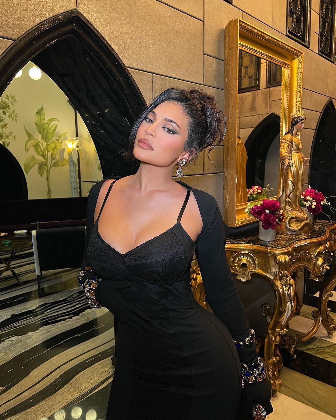 Kylie jenner dolce and gabbana dress discount