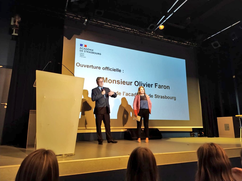 acstrasbourg's tweet photo. Le recteur @OlivierFaron a ouvert le congrès #Objectifsciences destiné à valoriser les act° des collégiens et lycéens de l'@acstrasbourg ds le cadre des projets #Plastiquealaloupe et #Grainesdereportersscientifiques.Bravo à ts pr votre mobilisat° pr les océans et l'#écologie 👏🌍 https://t.co/WbFoeruwf4