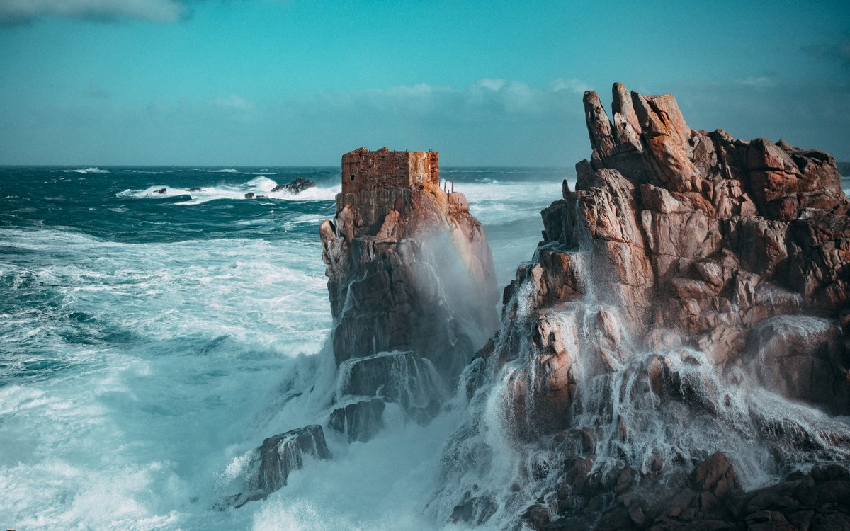 Rough waves found at the most western part of France 🇫🇷