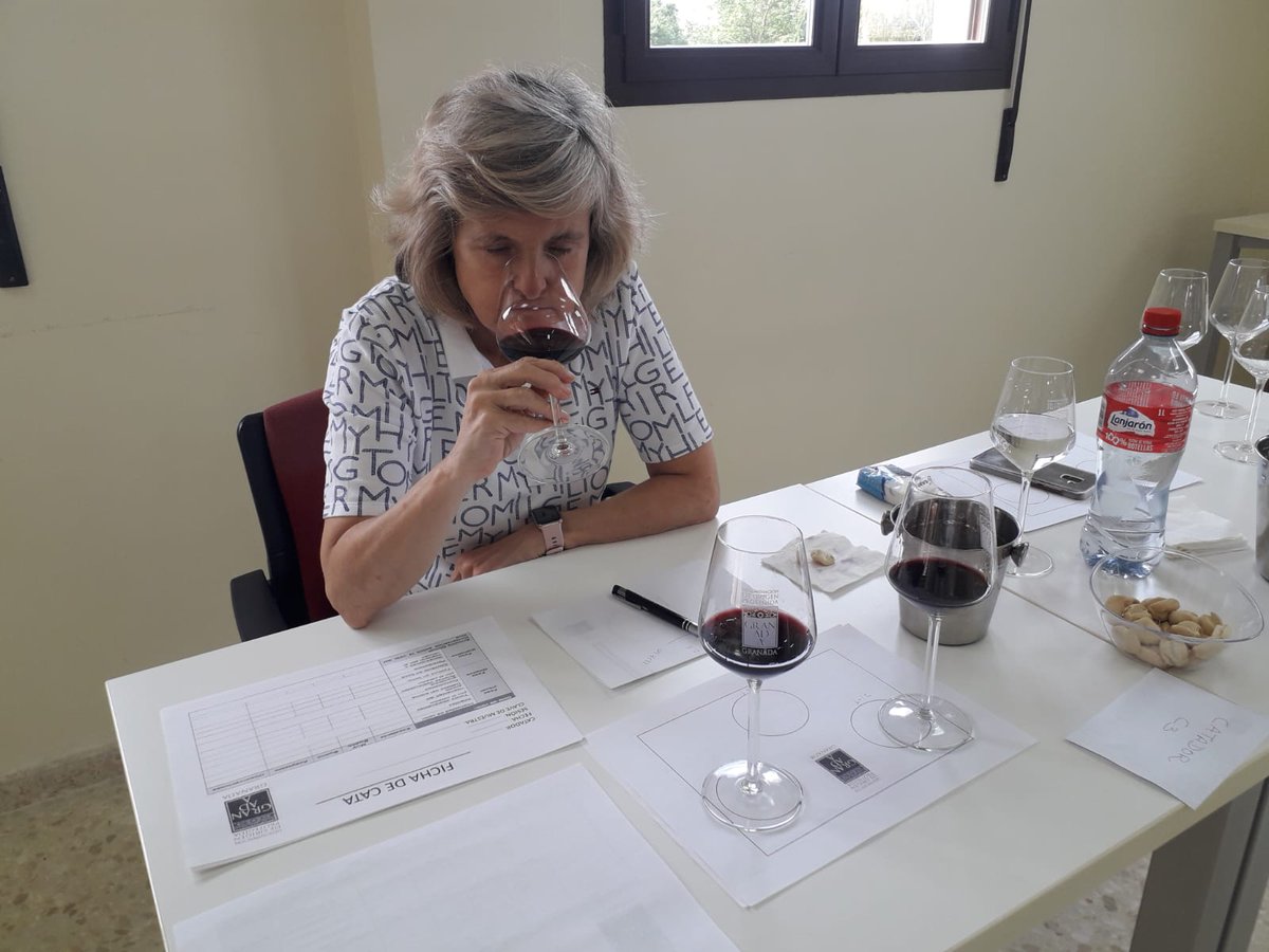 IFAPA (@ifapajunta) on Twitter photo 🍷El #Ifapa participa en el grupo de #cata que evalúa los parámetros de calidad que <a href="/vinosdegranada/">DOP Granada</a> exige a sus vinos. Las investigadoras Belén Puertas e Isabel López son las encargadas
#IFAPAfuncionaylidera
<a href="/AndaluciaJunta/">Junta de Andalucía</a> 🍷El #Ifapa participa en el grupo de #cata que evalúa los parámetros de calidad que <a href="/vinosdegranada/">DOP Granada</a> exige a sus vinos. Las investigadoras Belén Puertas e Isabel López son las encargadas
#IFAPAfuncionaylidera
<a href="/AndaluciaJunta/">Junta de Andalucía</a>
