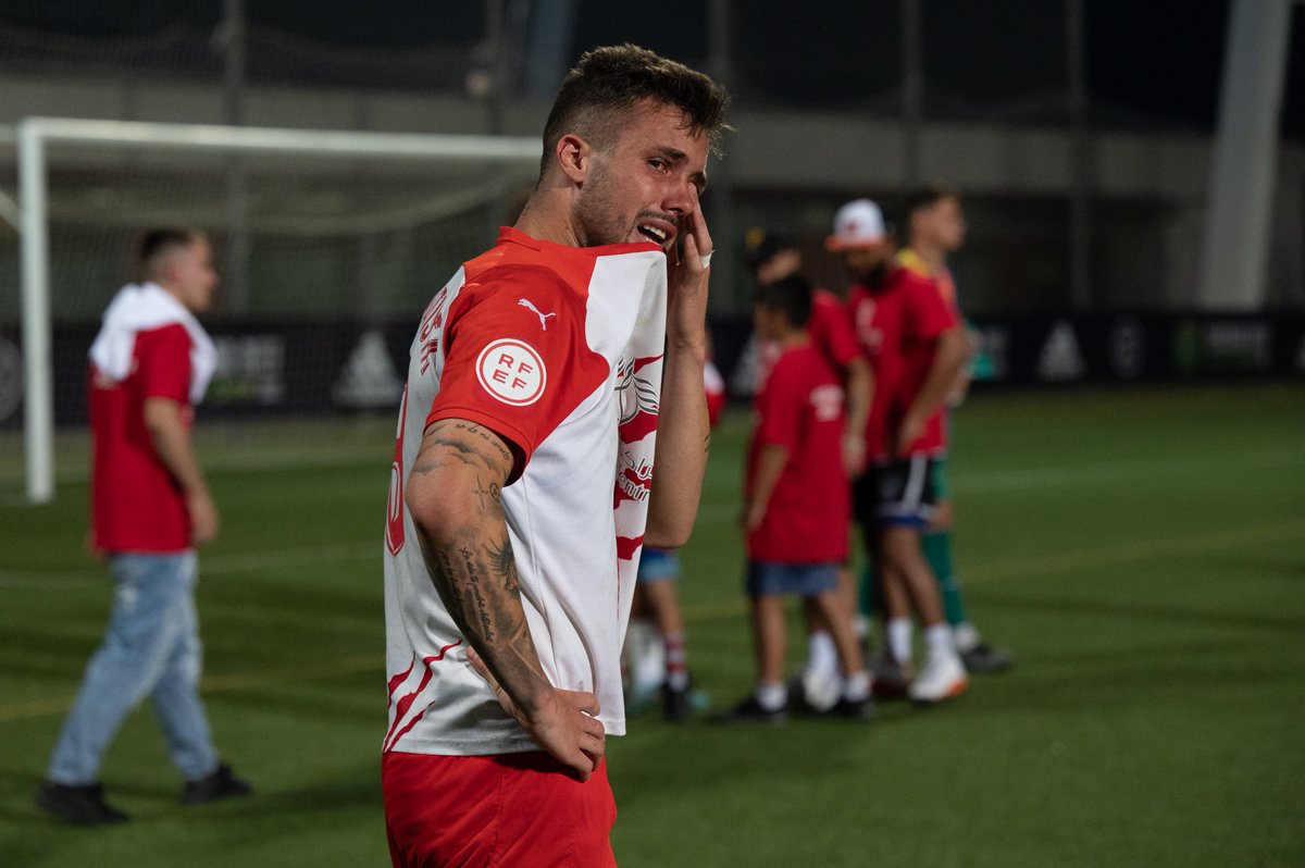 AcademiaUDA's tweet photo. No merecíais ese final. Lo disteis todo en el play-off, pero el fútbol no ofreció la recompensa.

Un día esas lágrimas serán de alegría porque estamos seguros de que os levantaréis con más fuerza.

 ¡ALMERÍA NUNCA SE RINDE! 🔴⚪️ https://t.co/PxiRp1EvtF