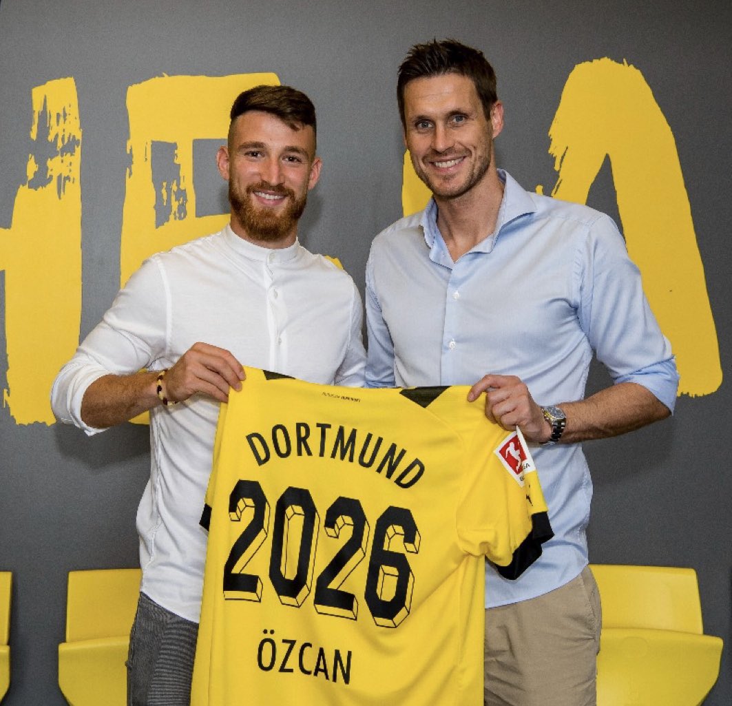 TransfersAr's tweet photo. رسميا/ نادي بروسيا دورتموند يتعاقد مع لاعب نادي كولن "أوزكان" بعقد يمتد حتى عام 2026 https://t.co/nrrSge2gJa