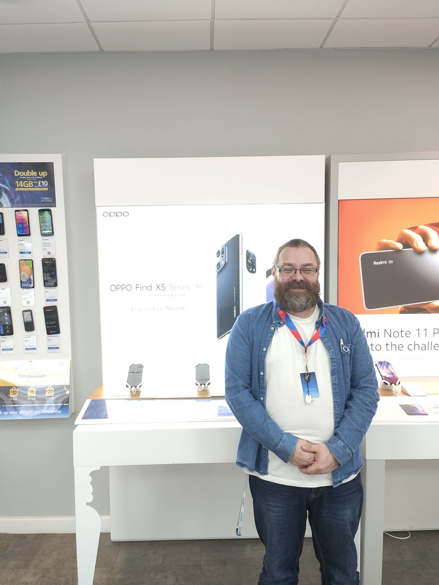 Congratulations to Darron, a team member in our O2 Eastleigh store who has been promoted from Sales Advisor to Assistant Store Manager! 😀 This is a well deserved promotion and we are looking forward to seeing Darron progress in his new role. 

#o2 #o2staff #promotion #staff