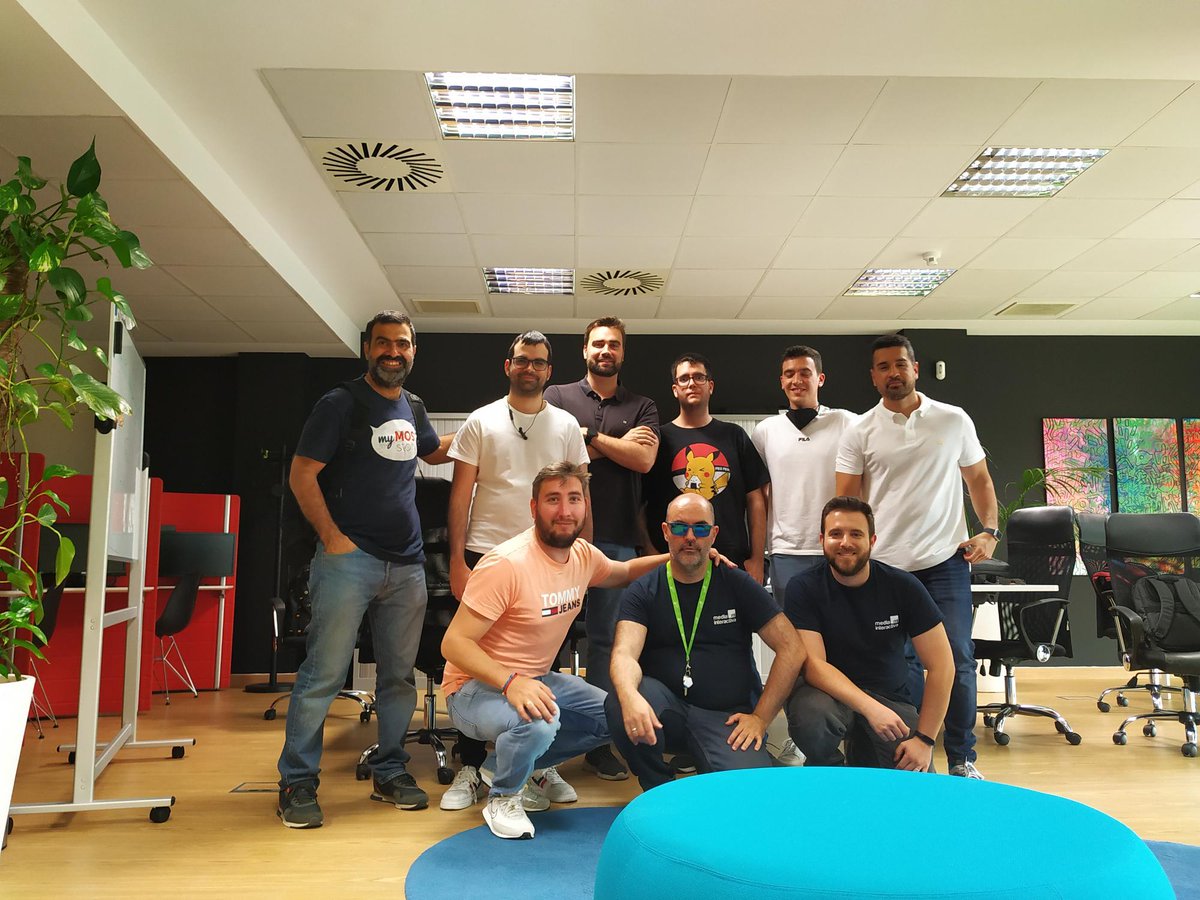 Med_Interactiva's tweet photo. ¡De 0 a DIOS en #Kubernetes! 🚀
En esta nueva formación de MI impartida por @Hitismi e @IbannPe, hemos aprendido y asimilado los fundamentos de la infraestructura para las arquitecturas orientadas a microservicios.
#AlwaysLearning #SomosMI #Formación #microservicios #WorkAtMI https://t.co/TGnkUmJFBz