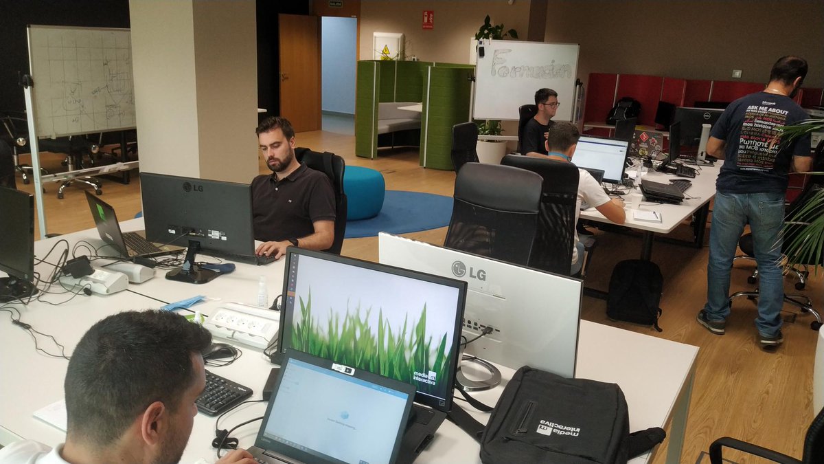 Med_Interactiva's tweet photo. ¡De 0 a DIOS en #Kubernetes! 🚀
En esta nueva formación de MI impartida por @Hitismi e @IbannPe, hemos aprendido y asimilado los fundamentos de la infraestructura para las arquitecturas orientadas a microservicios.
#AlwaysLearning #SomosMI #Formación #microservicios #WorkAtMI https://t.co/TGnkUmJFBz