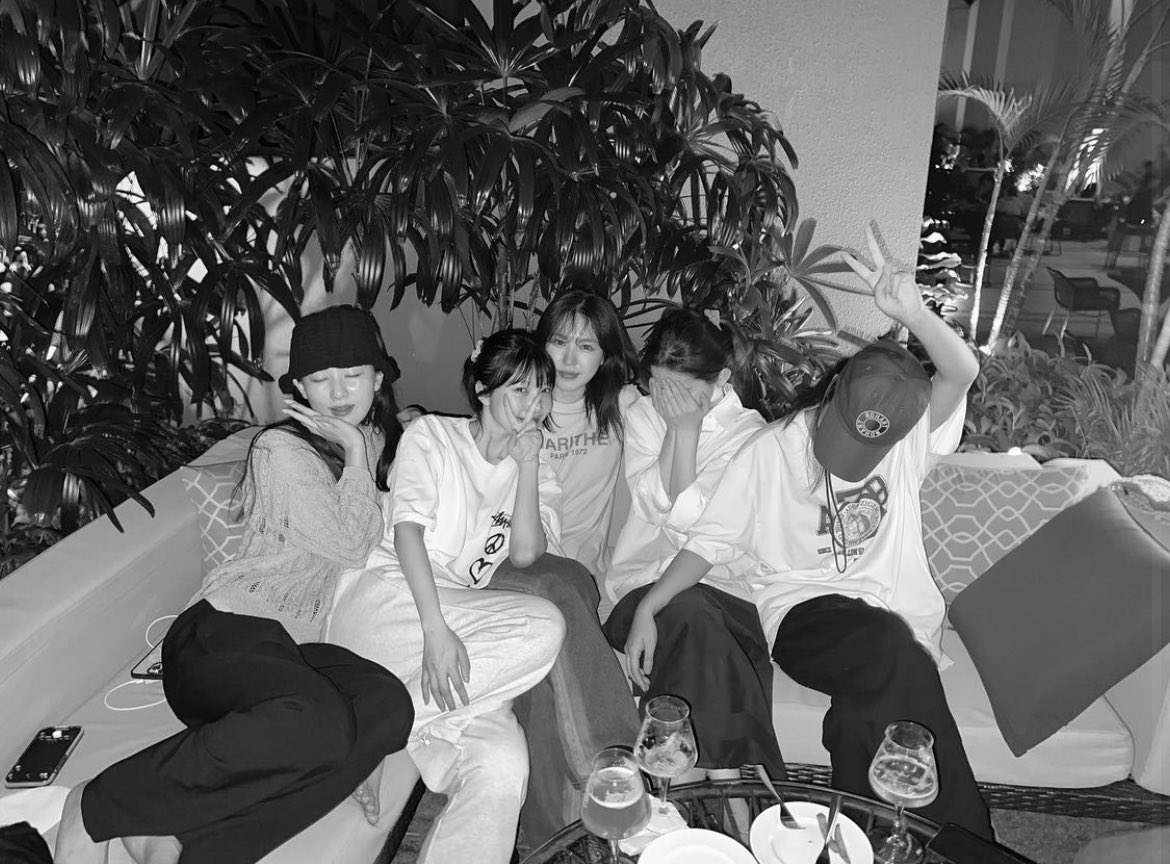 wansmol's tweet photo. BESTEST GIRLS🤍🎀 https://t.co/AuIBHIoag7