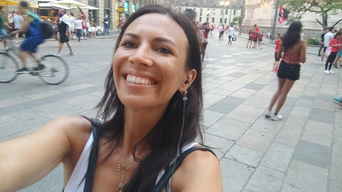 FedericaDB22's tweet photo. Da San Siro...al Duomo...a Casa Milan... senza mai fermarmi ⚽ e lo rifarei altre 1000 volte
Emozioni uniche ❤️
#Milan #Scudetto #SassuoloMilan #ACMilan https://t.co/RRjeo6JAzS