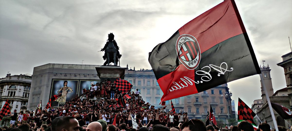 FedericaDB22's tweet photo. Da San Siro...al Duomo...a Casa Milan... senza mai fermarmi ⚽ e lo rifarei altre 1000 volte
Emozioni uniche ❤️
#Milan #Scudetto #SassuoloMilan #ACMilan https://t.co/RRjeo6JAzS
