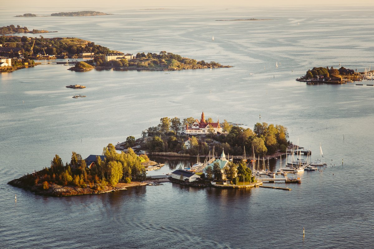 FinlandFCB's tweet photo. Meet the partners on the #Finland stand F250 at #IMEX22: 
@Hki_Partners is the official Convention Bureau in #Helsinki: 
🗨️Compact city 
🗨️Easy to reach 
🗨️Sustainable venues &amp; hotels 
🗨️City hospitality 
🗨️Excellent track record of international congresses 

@IMEX_Group https://t.co/AYrqYOUIG7