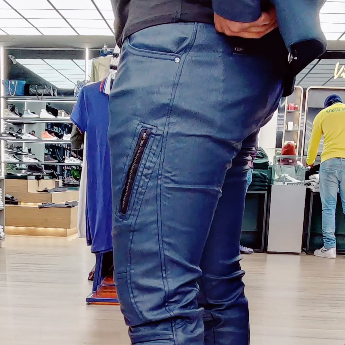 Tweets with replies by Vialli Jeans 