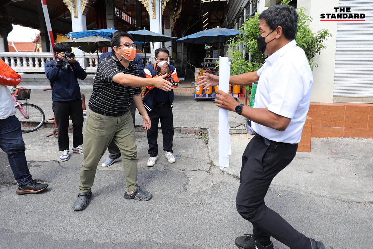 thestandardth's tweet image. ชัชชาติ แท็กทีม วิโรจน์ และ ส.ก. ลงพื้นที่สำรวจปัญหาคลองลาดพร้าว เผยไม่คิดดึงวิโรจน์เป็นรองผู้ว่าฯ เพราะเชื่อว่าไปได้ไกลกว่านี้

ภาพ: ฐานิส สุดโต

👉 bkkelection2022.wevis.info

#TheStandardBKKElection 
#เลือกตั้งผู้ว่ากทม 
#เลือกตั้งผู้ว่ากทม65 
#วิโรจน์ #ชัชชาติ