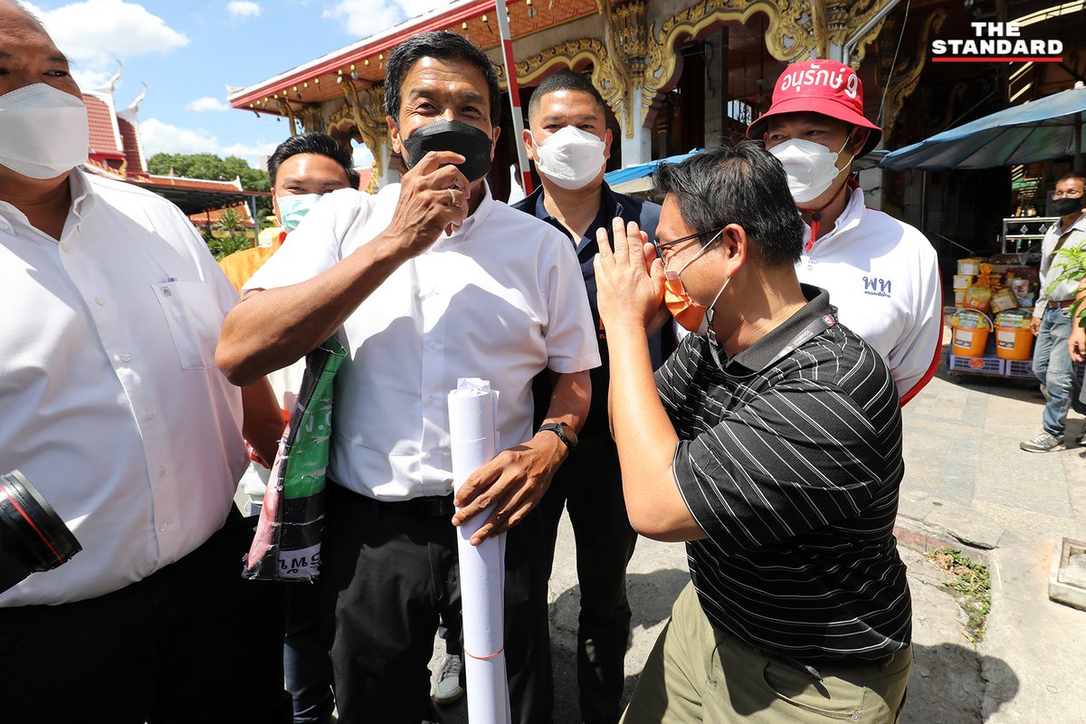 thestandardth's tweet image. ชัชชาติ แท็กทีม วิโรจน์ และ ส.ก. ลงพื้นที่สำรวจปัญหาคลองลาดพร้าว เผยไม่คิดดึงวิโรจน์เป็นรองผู้ว่าฯ เพราะเชื่อว่าไปได้ไกลกว่านี้

ภาพ: ฐานิส สุดโต

👉 bkkelection2022.wevis.info

#TheStandardBKKElection 
#เลือกตั้งผู้ว่ากทม 
#เลือกตั้งผู้ว่ากทม65 
#วิโรจน์ #ชัชชาติ