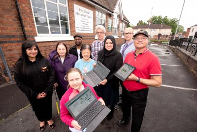 Wolves Online is celebrating connecting its 1,000th Wolverhampton resident with a digital device to get online, improve their skills and access learning, employment and essential services.
wolverhampton.gov.uk/news/wolves-on…
Find out more about Wolves Online here digitalwolves.co.uk/residents/get-…