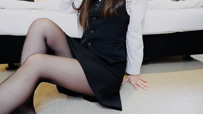 今日も何も見えません❤️いつも見えると思ったら大間違いよ☝️💕  &uarr;なんて、意地悪なAKEMIを許して🙇&zwj;♀️ https://t.co/1zCYN8LEbX