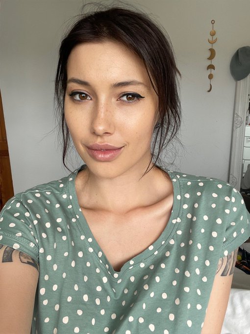 Do you find me cute? ☺️ https://t.co/ln0XZacbTV