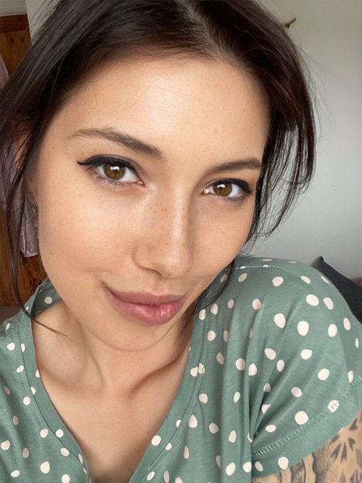 Do you find me cute? ☺️ https://t.co/ln0XZacbTV