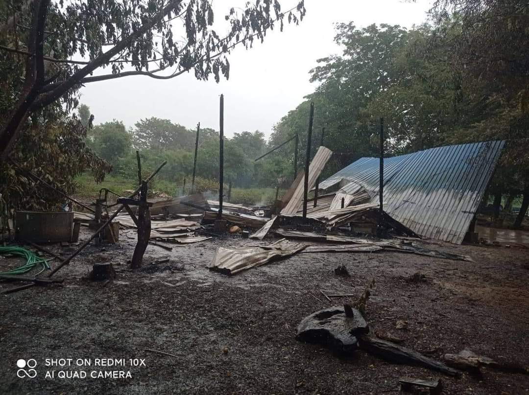 IrrawaddyNews's tweet photo. Hundreds of houses are feared torched in junta arson attacks from May 19 to May 22 on four villages in Sagaing Region's Tabayin Township, according to residents. (Photo: Houses torched in Thayet Taw) 

#WhatsHappeningInMyanmar https://t.co/2ZhqqGCJVQ