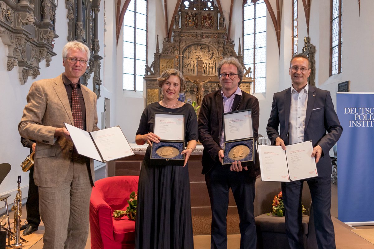 Am Freitag wurde der #KarlDedecius-Preis in einer feierlichen Veranstaltung in der Darmstädter Stadtkirche verliehen. Monika Sznajdermann und Małgorzata Sikorska-Miszczuk hielten die Laudationes an Elżbieta Kalinowska und Andreas Volk.