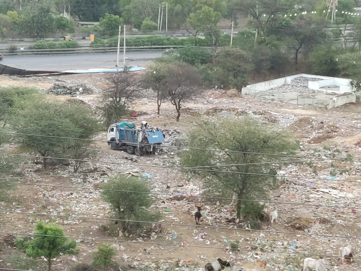 raisk07's tweet photo. @MCManesar @cmohry @mlkhattar @hsiidc @PMOIndia @AmitShahOffice @mdhsiidc @CommissionerMCG Latest updates on garbage dumping in green area. We are convinced that Vehicle seen in snap is from some government agencies @MCManesar  or @hsiidc. Is this area  is legal garbage dumping ground @mdhsiidc @moesgoi @byadavbjp @TOIGurgaon @JagranNews @DainikBhaskar https://t.co/0lnlQhqS6J