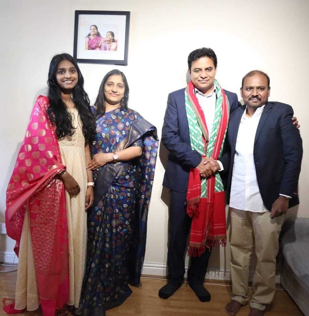 Anil Kurmachalam®🇮🇳 (@anil_trs) on Twitter photo మన ఇంట్లో ఆడబిడ్డ లేని వేడుక ఉండదు ....
కవితక్క కూడా మాతో ఇలా పరోక్షంగా ...🙏❤️
<a href="/RaoKavitha/">Kavitha Kalvakuntla</a> <a href="/LataKurmachalam/">LathaKurmachalam</a> మన ఇంట్లో ఆడబిడ్డ లేని వేడుక ఉండదు ....
కవితక్క కూడా మాతో ఇలా పరోక్షంగా ...🙏❤️
<a href="/RaoKavitha/">Kavitha Kalvakuntla</a> <a href="/LataKurmachalam/">LathaKurmachalam</a>