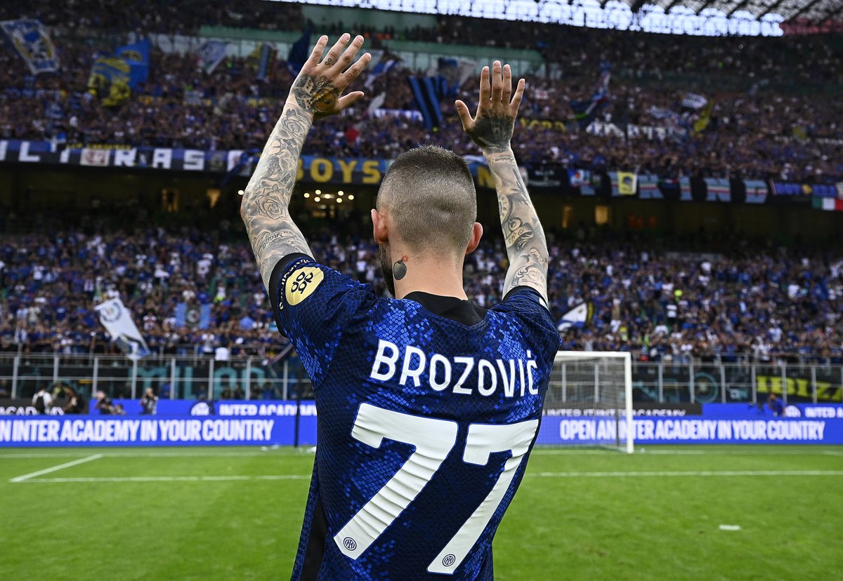 Inter's tweet photo. More than a team! 🖤💙

#ForzaInter https://t.co/oHIuMHHJDS