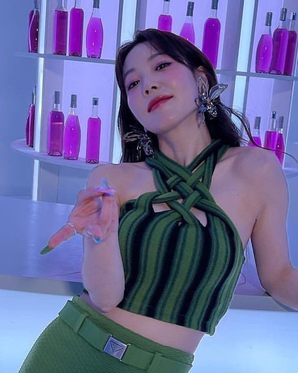 BOAYABOA's tweet photo. she did the pose. 

#보아야보아 https://t.co/Fi13A2E0QR