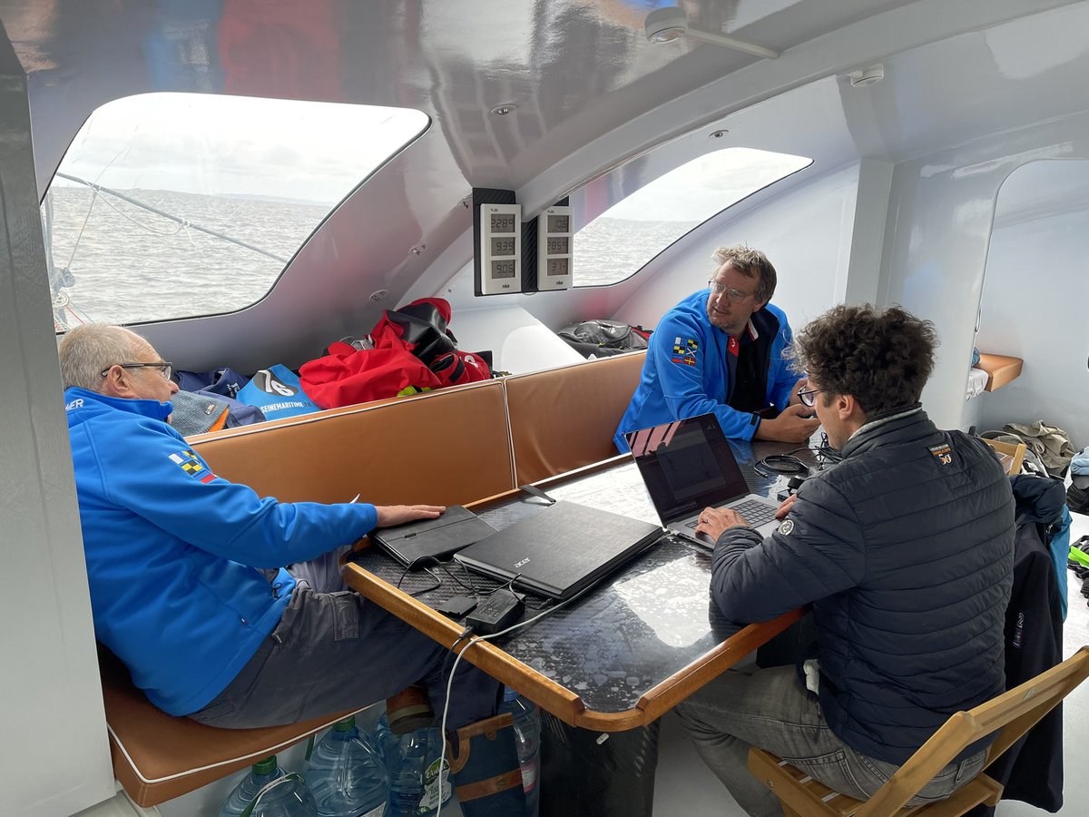 Au secours, je suis entouré de geeks ! Plus d’ordis que de voiles !
